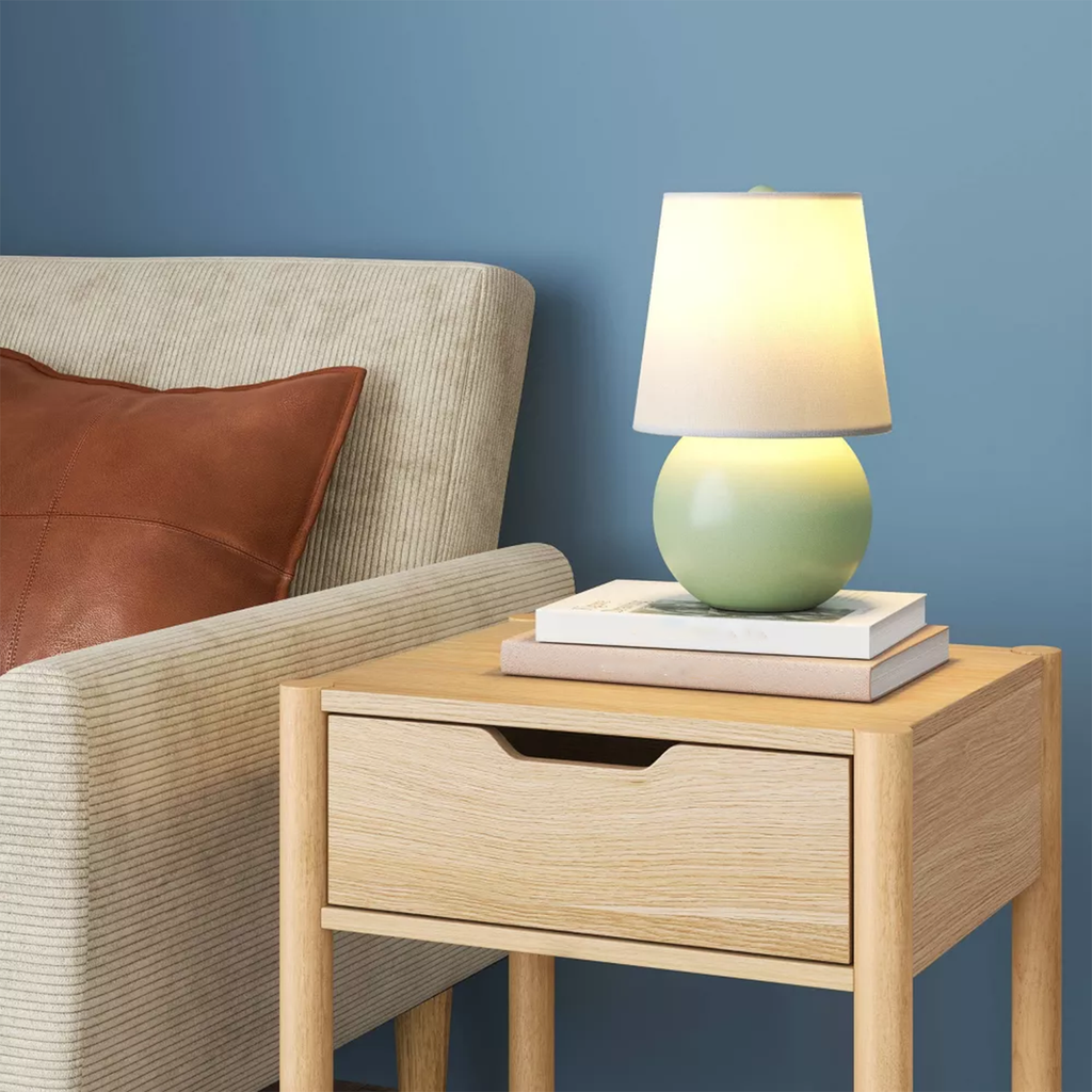 Lampă mini din ceramică verde, bază rotundă și abajur textil conic